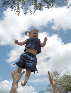 https://www.flickr.com/photos/cristic/203050826/in/photolist-aq2F-8SxTyh-awwVuQ-2KsySr-rixJvh-iWFWj-7yYuBu-bFuhv-8qmjjq-8tZj6A-iWFWn-DJKJ5-bcx2Hi-f47qaR-fHAKT-QFJmm-bFK4KK-Hn1dZU-Lffoft Toddler girl thrown in the air